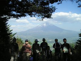08_2Group_back_Mt-Fuji