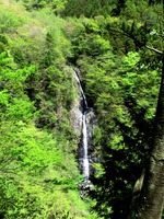 Waterfall_at_the_foot_of_Mt-Kenashi(1)