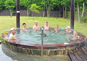 44_Men_members_enjoyed_to_take_a_bath_at_Gensen_Nasu_hot_spring.